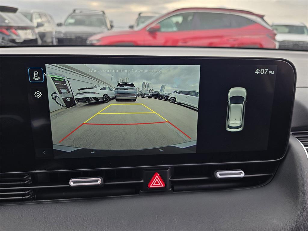 
								New 2025 Hyundai IONIQ 5 SEL full									