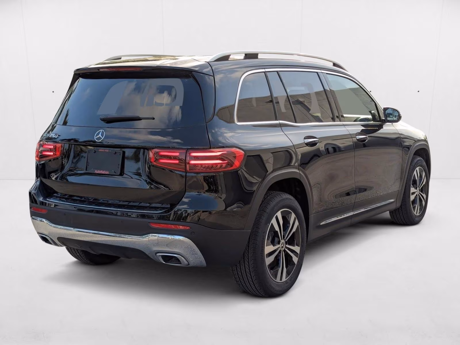 
								2025 Mercedes-Benz GLB 250 SUV full									