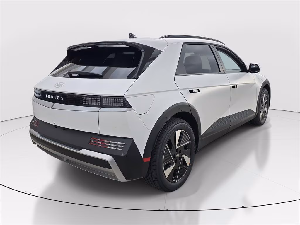 
								New 2025 Hyundai IONIQ 5 SEL full									