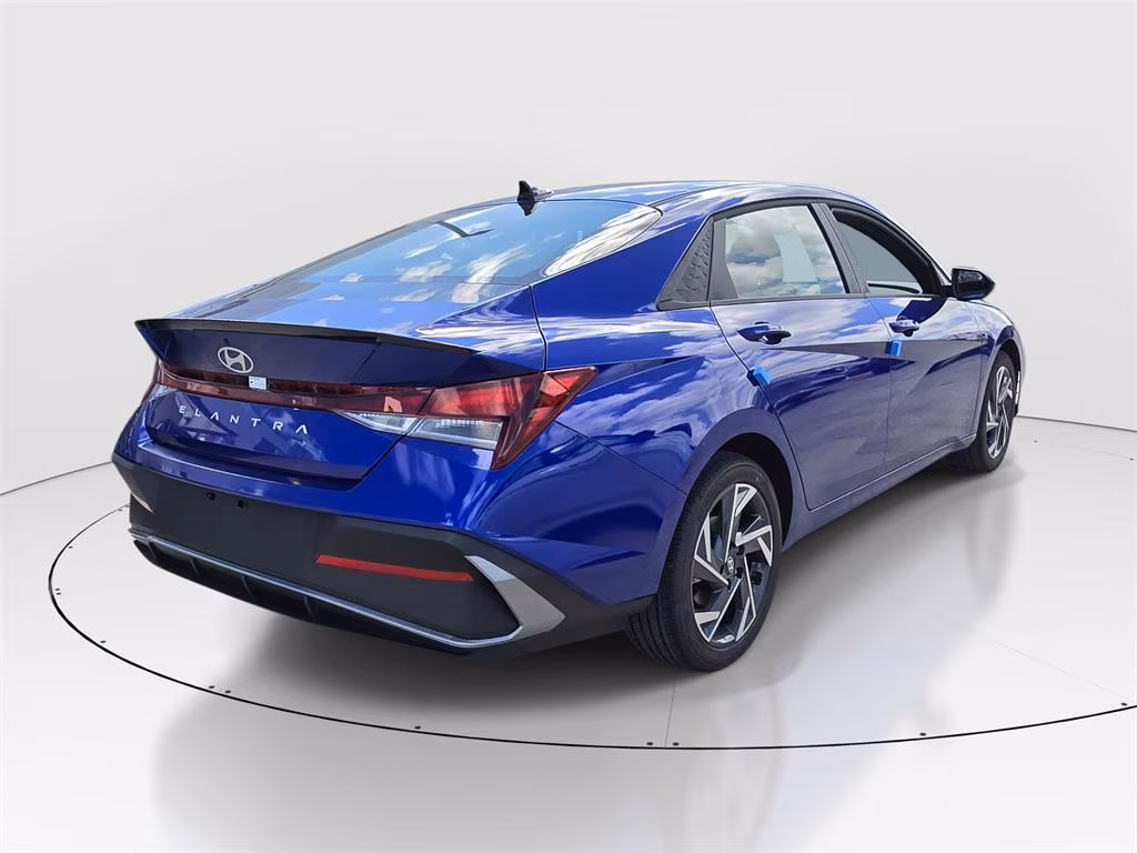 
								New 2025 Hyundai Elantra Limited full									