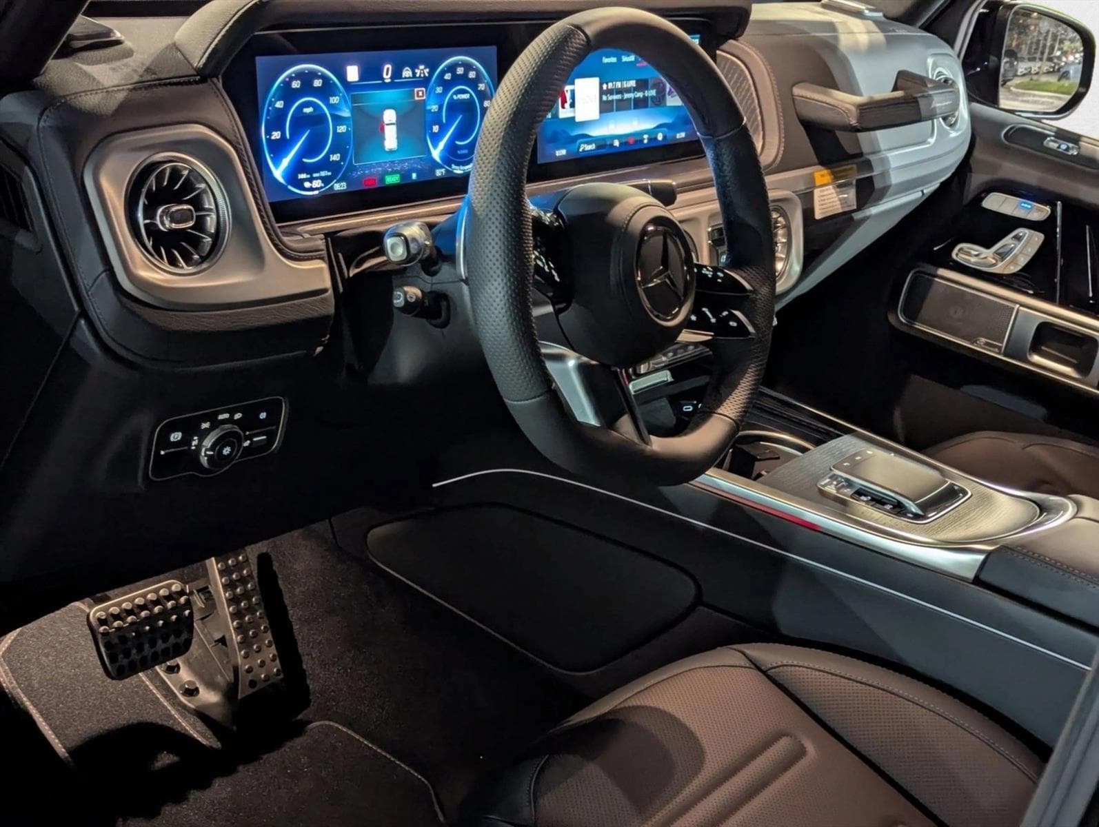 
								New 2025 Mercedes-Benz G 580e SUV full									