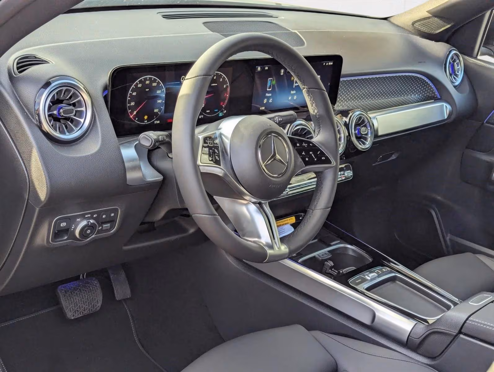 
								2025 Mercedes-Benz GLB 250 SUV full									