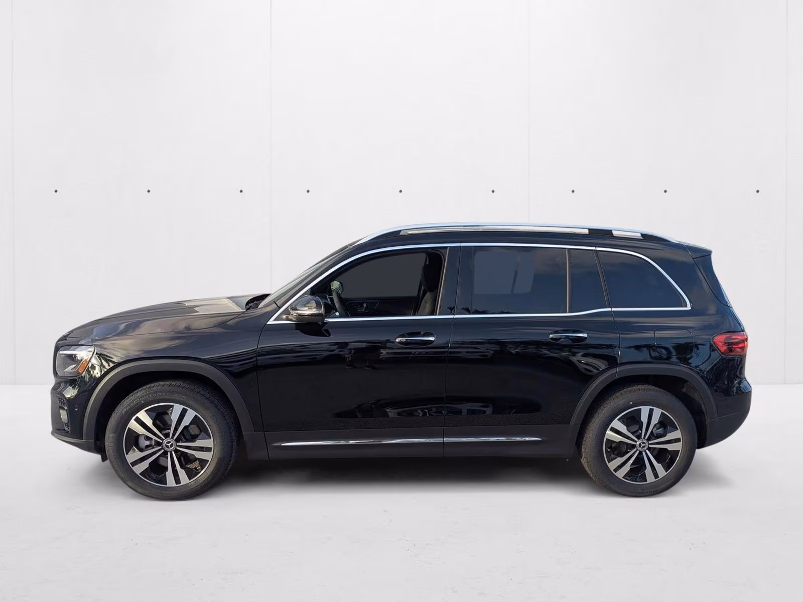 
								2025 Mercedes-Benz GLB 250 SUV full									