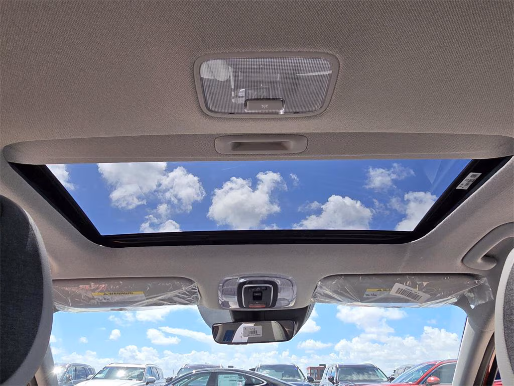 
								New 2025 Hyundai Elantra Limited full									