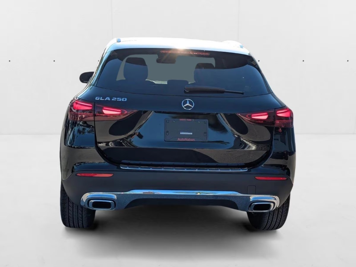 
								New 2026 Mercedes-Benz full									